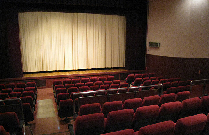 映画館の座席イメージ