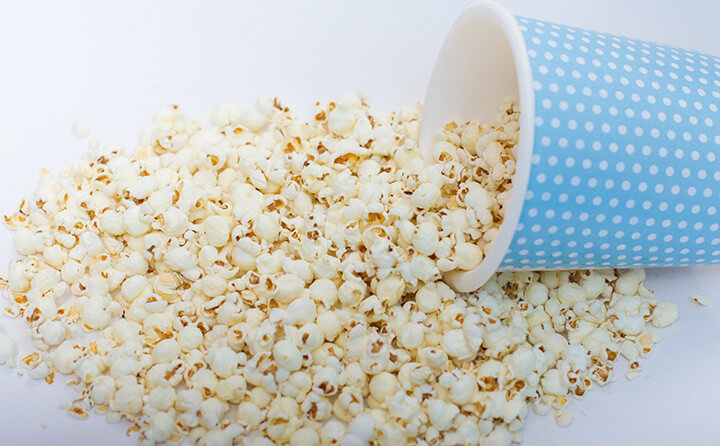 溢れるポップコーン