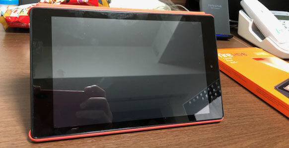 f:id:masa381man:20171203143510j:plain Fire HD 8にカバーをセット